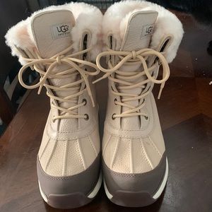 UGG Adirondack winter boots - like new!